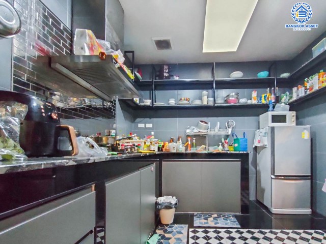 *****ทาวน์โฮม 3 ชั้นมือสอง ม.บ้านกลางเมือง ราชพฤกษ์-รัตนาธิเบศร์ บ้านสวยพร้อมเข้าอยู่ เนื้อที่ 19.1 ตร.ว. ฟังก์ชัน 3 ห้องนอน 3 ห้องน้ำ 2 ที่จอดรถ แถมฟรี !! เครื่องปรับอากาศ 3 เครื่อง, เครื่องทำน้ำอุ่น 2 เครื่อง เชื่อมต่อทั้งถนนงามวงศ์วาน, ถนนรัตนาธิเบศร์, รถไฟฟ้าสายสีม่วง "สถานีบางรักใหญ่"